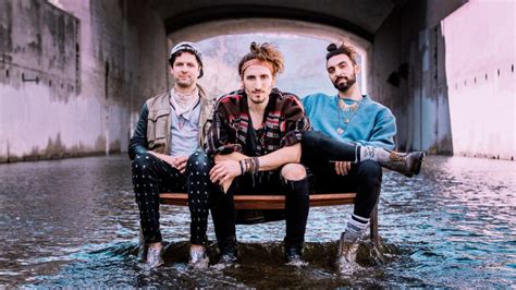 Musical Prowess: The Instrumental Mastery of the Magic Giant Setlist